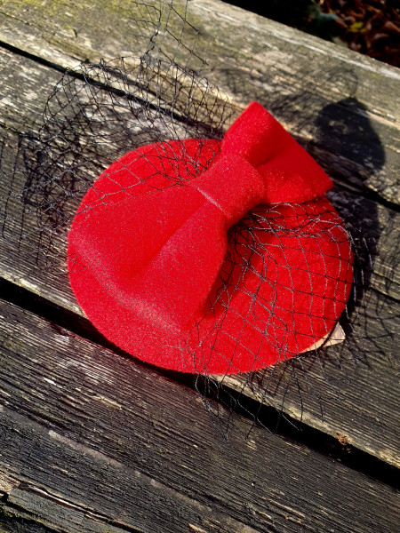 Fascinator/Hütchen rot